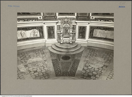 Vorderseite von Hutzel, Max [https://www.deutsche-digitale-bibliothek.de/content/lizenzen/rv-ez/] Cathedra - frontale Ansicht und Umgebung, bh154213_recto. Foto: Hutzel, Max.