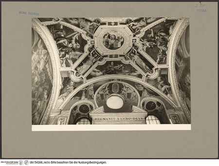 Vorderseite von Hutzel, Max [https://www.deutsche-digitale-bibliothek.de/content/lizenzen/rv-fz/] SilvesterlegendeFresken im Altarraum - Blick in das Gewölbe: Christus und die Evangelisten, bh154260_recto. Foto: Hutzel, Max.