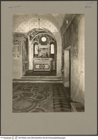 Vorderseite von Fototeca dell'Unione Internazionale presso l'American Academy in Rome [https://www.deutsche-digitale-bibliothek.de/content/lizenzen/rv-ez/] Santi Quattro CoronatiInneresOratorio di San Silvestro - Blick zur Altarnische, bh154266_recto. Foto: Hutzel, Max.