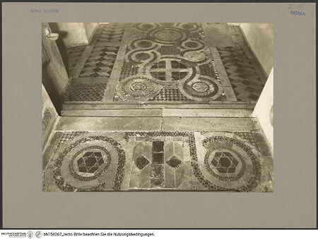 Vorderseite von Fototeca dell'Unione Internazionale presso l'American Academy in Rome [https://www.deutsche-digitale-bibliothek.de/content/lizenzen/rv-ez/] Santi Quattro CoronatiInneresOratorio di San Silvestro - Cosmatenfußboden, bh154267_recto. Foto: Hutzel, Max.