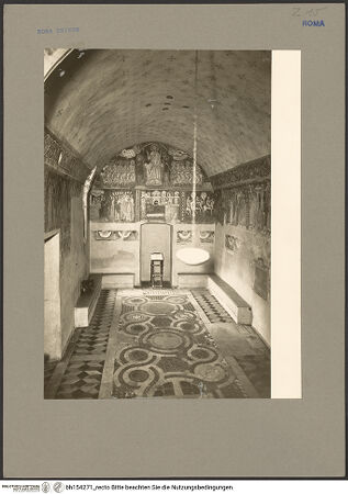 Vorderseite von Fototeca dell'Unione Internazionale presso l'American Academy in Rome [https://www.deutsche-digitale-bibliothek.de/content/lizenzen/rv-ez/] Santi Quattro CoronatiInneresOratorio di San Silvestro - Blick zur Eingangswand, bh154271_recto. Foto: Hutzel, Max.