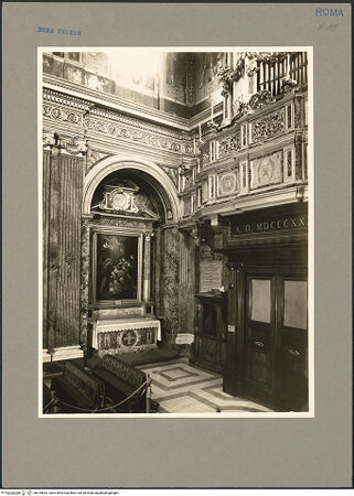 Vorderseite von Hutzel, Max [https://www.deutsche-digitale-bibliothek.de/content/lizenzen/rv-fz/] San Giuseppe dei Falegnami - Blick zur ersten Kapelle rechts ("Tod des heiligen Joseph") mit Eingangstür, bh155842_recto. Foto: Hutzel, Max.