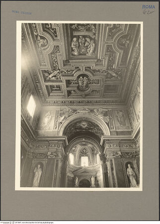 Vorderseite von Hutzel, Max [https://www.deutsche-digitale-bibliothek.de/content/lizenzen/rv-fz/] San Giuseppe dei Falegnami - Innenansicht zum Chor mit Teil der Holzdecke bis zum zentralen Bildfeld (Geburt Christi), bh155851_recto. Foto: Hutzel, Max.