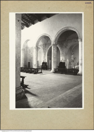 Vorderseite von unbekannt [https://www.deutsche-digitale-bibliothek.de/content/lizenzen/rv-ez/] San Francesco - Blick nach Südosten auf die Mittelschiffsarkaden und in das südliche Seitenschiff, bh159518_recto. Foto: Hutzel, Max.