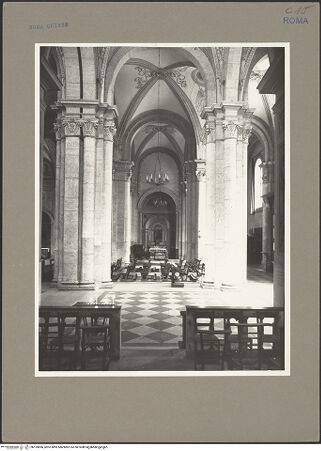 Vorderseite von Hutzel, Max [https://www.deutsche-digitale-bibliothek.de/content/lizenzen/rv-fz/] San Giacomo degli Spagnoli - Blick schräg durch die Schiffe von der 2. Kapelle rechts zur 2. Kapelle links, bh159896_recto. Foto: Hutzel, Max.