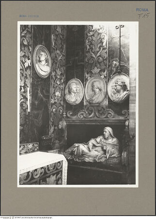 Vorderseite von unbekannt [https://www.deutsche-digitale-bibliothek.de/content/lizenzen/rv-ez/] KapellenaussstattungGrabmonument des Bernardino Spada - Liegefigur und Bildnismedaillons, bh159957_recto. Foto: Hutzel, Max.