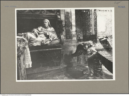 Vorderseite von unbekannt [https://www.deutsche-digitale-bibliothek.de/content/lizenzen/rv-ez/] KapellenaussstattungGrabmonument von Giovanni Spada - Blick vom Altar auf die Liegefigur, bh159958_recto. Foto: Hutzel, Max.