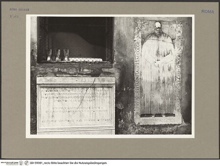 Vorderseite von Hutzel, Max [https://rightsstatements.org/page/CNE/1.0/] Grabmal des Bischofs Rodrigo Sánchez de Arévalo (+1464)Inschrift des zugehörigen Wandgrabmals(?) - Inschrift des zugehörigen Wandgrabmals, zusammen mit Grabplatte eines anonymen päpstlichen Schreibers (gest. 1488) und drei Moka-Kannen, bh159981_recto. Foto: Hutzel, Max.