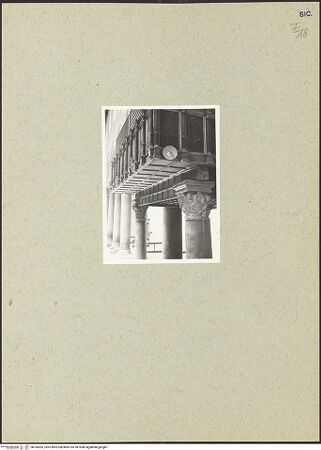 Vorderseite von Bibliotheca Hertziana [https://www.deutsche-digitale-bibliothek.de/content/lizenzen/rv-fz/] Kanzel mit Orgel - Teilansicht, bh165005_recto. Foto.