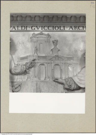Vorderseite von Oechslin, Werner [https://www.deutsche-digitale-bibliothek.de/content/lizenzen/rv-ez/] Grabmal des Erzbischofes Ferdinando Romualdo Guiccioli (gest. 1763) - Der Architekt Giovan Francesco Buonamici zeigt Erzbischof Ferdinando Romualdo Guiccioli das Modell des Doms von Ravenna, Detail, Modell des Doms von Ravenna, bh165070_recto. Foto: Oechslin, Werner.
