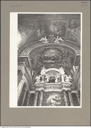 Vorderseite von Hutzel, Max [https://www.deutsche-digitale-bibliothek.de/content/lizenzen/rv-ez/] Santi Nomi di Gesù e MariaCappella Maggiore - Blick zur Decke, Teil des Mittelschiffs, bh165200_recto. Foto: Hutzel, Max.