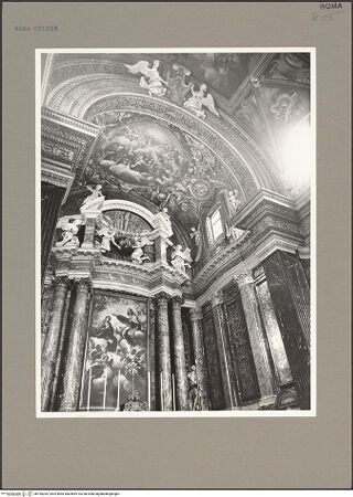 Vorderseite von Hutzel, Max [https://www.deutsche-digitale-bibliothek.de/content/lizenzen/rv-ez/] Santi Nomi di Gesù e MariaCappella Maggiore - Blick zur Decke von linsk unten, bh165205_recto. Foto: Hutzel, Max.