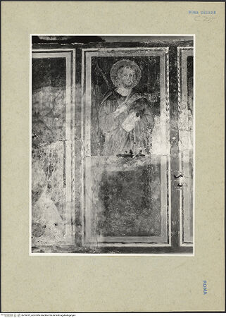 Vorderseite von ICCD [https://www.deutsche-digitale-bibliothek.de/content/lizenzen/rv-ez/] Dreiteiliges Fresko: Christus als Schmerzensmann mit Engeln und mit den ApostelfürstenPaulus (links vom Schmerzensmann) - Gesamtansicht, bh166919_recto. Foto.