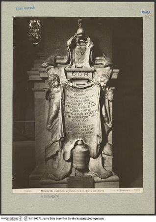 Vorderseite von Moscioni, Rom [https://www.deutsche-digitale-bibliothek.de/content/lizenzen/rv-ez/] Grabmal für Adriaen Vryburch aus Alkmaar, gest. 1628 - Gesamtansicht, bh169375_recto. Foto.