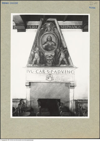 Vorderseite von Hutzel, Max [https://www.deutsche-digitale-bibliothek.de/content/lizenzen/rv-fz/] Kamin mit Wappen und Inschrift von Giuliano della Rovere, in der Lünette Christusbild - , bh169534_recto. Foto: Hutzel, Max.