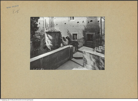 Vorderseite von ICCD [https://www.deutsche-digitale-bibliothek.de/content/lizenzen/rv-ez/] Santo Stefano Rotondo - Östliche Kapelle, aus Norden, bh173286_recto. Foto.