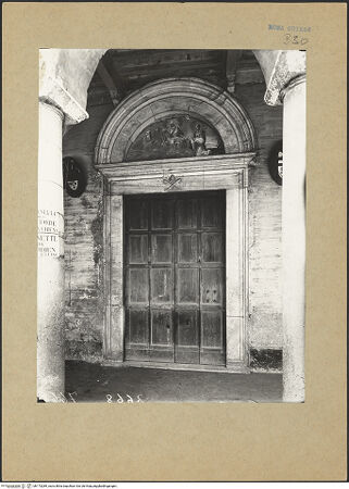 Vorderseite von ICCD (GFN) [https://www.deutsche-digitale-bibliothek.de/content/lizenzen/rv-ez/] Santo Stefano Rotondo - Portikus, Portal, bh173289_recto. Foto.