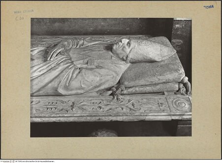 Vorderseite von ICCD [https://www.deutsche-digitale-bibliothek.de/content/lizenzen/rv-ez/] Grabmal des Kardinals Christopher Bainbridge - Detail: Oberkörper, bh173385_recto. Foto.