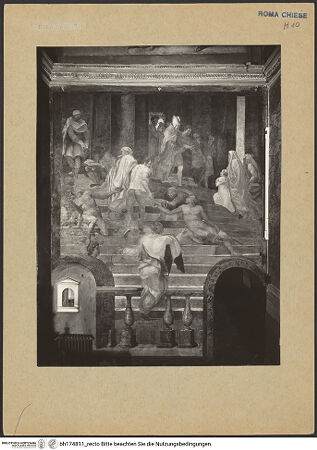 Vorderseite von ICCD [https://rightsstatements.org/page/CNE/1.0/] KapellenausstattungTempelgang Mariens - Gesamtansicht, bh174811_recto. Foto.