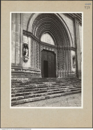 Vorderseite von Getty Research Institute? [https://www.deutsche-digitale-bibliothek.de/content/lizenzen/rv-ez/] Hauptportal - Gesamtansicht, bh176967_recto. Foto: Hutzel, Max.