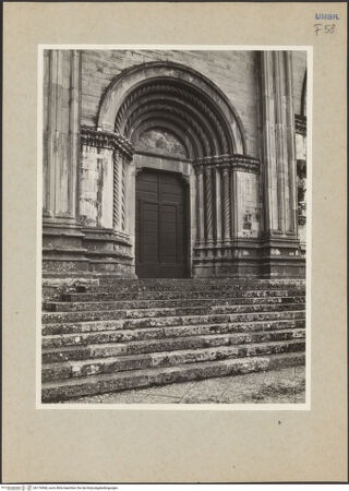 Vorderseite von Getty Research Institute? [https://www.deutsche-digitale-bibliothek.de/content/lizenzen/rv-ez/] Linkes Seitenportal - Gesamtansicht, bh176968_recto. Foto: Hutzel, Max.