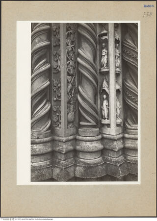 Vorderseite von Getty Research Institute? [https://www.deutsche-digitale-bibliothek.de/content/lizenzen/rv-ez/] HauptportalLinkes Gewände mit Aposteldarstellungen - Untere Zone, Teilansicht, bh176974_recto. Foto: Hutzel, Max.