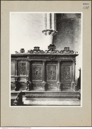 Vorderseite von Getty Research Institute [https://www.deutsche-digitale-bibliothek.de/content/lizenzen/rv-ez/] Chorgestühl - Westlicher Abschnitt, obere Sitzreihe, Detail, bh177021_recto. Foto: Hutzel, Max.