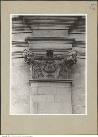 Vorderseite von Getty Research Institute [https://www.deutsche-digitale-bibliothek.de/content/lizenzen/rv-ez/] Kapitelle der unteren Pilasterordnung der NordapsisKapitell mit Engeln anstelle von Voluten - Vorderseite, bh177285_recto. Foto: Hutzel, Max.