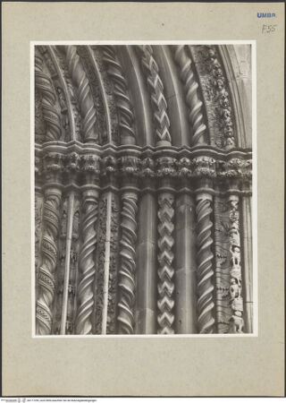 Vorderseite von Getty Research Institute? [https://www.deutsche-digitale-bibliothek.de/content/lizenzen/rv-ez/] HauptportalRechtes Gewände mit Propheten und Szenen aus dem Alten Testament sowie den heiligen Fortunatus und Franz von Assisi - Kapitellzone, bh177299_recto. Foto: Hutzel, Max.