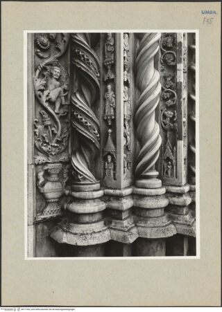 Vorderseite von Getty Research Institute? [https://www.deutsche-digitale-bibliothek.de/content/lizenzen/rv-ez/] HauptportalRechtes Gewände mit Propheten und Szenen aus dem Alten Testament sowie den heiligen Fortunatus und Franz von Assisi - rechtes Gewände, Detail, bh177303_recto. Foto: Hutzel, Max.