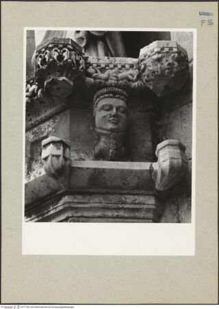 Vorderseite von Getty Research Institute? [https://www.deutsche-digitale-bibliothek.de/content/lizenzen/rv-ez/] HauptportalVerkündigungsmaria - Sockel, rechte Seite, bh177339_recto. Foto: Hutzel, Max.