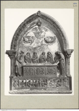 Vorderseite von Böhm [https://www.deutsche-digitale-bibliothek.de/content/lizenzen/rv-ez/] Grabmal des Gianesello da Folgaria - Gesamtansicht, bh177434_recto. Foto.