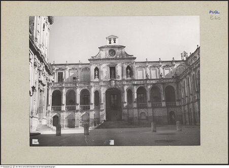 Vorderseite von Guido, Giovanni, Lecce [https://www.deutsche-digitale-bibliothek.de/content/lizenzen/rv-ez/] Palazzo Vescovile - Fassade, Ansicht von Norden, bh179812_recto. Foto: Guido, Giovanni.