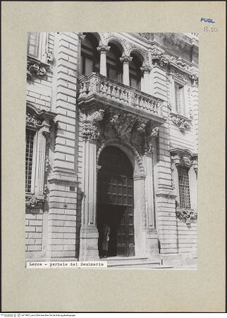 Vorderseite von Guido, Giovanni, Lecce [https://www.deutsche-digitale-bibliothek.de/content/lizenzen/rv-ez/] Palazzo del Seminario - Portal (Seitenansicht), bh179821_recto. Foto: Guido, Giovanni.