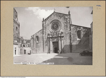 Vorderseite von Guido, Giovanni, Lecce [https://www.deutsche-digitale-bibliothek.de/content/lizenzen/rv-ez/] CattedraleWestfassade - Gesamtansicht, bh179905_recto. Foto.