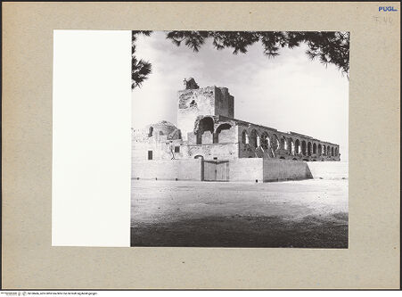 Vorderseite von Bibliotheca Hertziana [https://www.deutsche-digitale-bibliothek.de/content/lizenzen/rv-fz/] Abbazia di Santa Maria di Colonna - Ansicht von Südosten (zum Meer weisende Arkaden - vor der Restaurierung), bh180486_recto. Foto: Lehmann-Brockhaus, Otto.