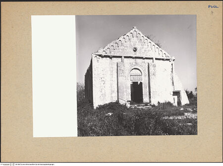 Vorderseite von Bibliotheca Hertziana [https://www.deutsche-digitale-bibliothek.de/content/lizenzen/rv-fz/] Santa Maria d'Aurio - Fassade (vor der Restaurierung), bh180670_recto. Foto: Lehmann-Brockhaus, Otto.