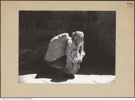 Vorderseite von ICCD [https://www.deutsche-digitale-bibliothek.de/content/lizenzen/rv-ez/] Engel von einem Nebenportal (?) - Seitenansicht, bh180750_recto. Foto.