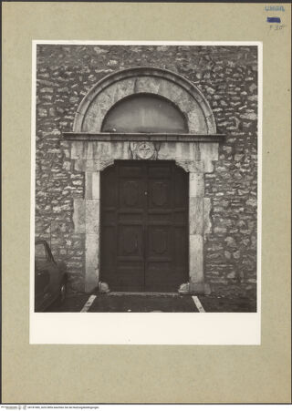 Vorderseite von Getty Research Institute [https://www.deutsche-digitale-bibliothek.de/content/lizenzen/rv-ez/] Hauptportal - Gesamtansicht, bh181089_recto. Foto: Hutzel, Max.