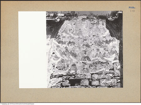 Vorderseite von Bibliotheca Hertziana [https://www.deutsche-digitale-bibliothek.de/content/lizenzen/rv-fz/] Santa Maria di CasoleRuine des Refektoriums - Kreuzgang: Freskenreste, bh181565_recto. Foto: Lehmann-Brockhaus, Otto.