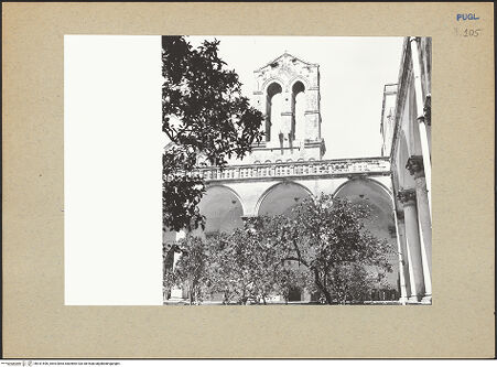 Vorderseite von Bibliotheca Hertziana [https://www.deutsche-digitale-bibliothek.de/content/lizenzen/rv-fz/] Santi Niccolò e CataldoChiostro Grande - Detail mit Campanile von Süden, bh181590_recto. Foto: Lehmann-Brockhaus, Otto.