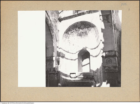 Vorderseite von Bibliotheca Hertziana [https://www.deutsche-digitale-bibliothek.de/content/lizenzen/rv-fz/] Santa Maria d'Aurio - Hauptapsis (vor der Restaurierung), bh181594_recto. Foto: Lehmann-Brockhaus, Otto.