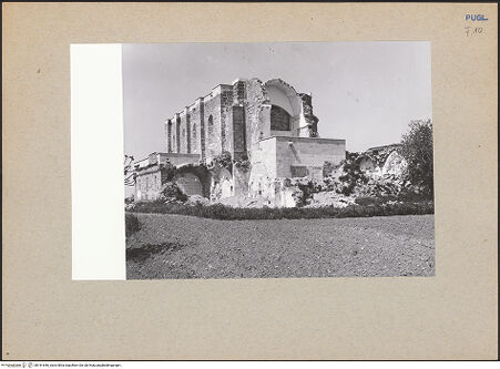 Vorderseite von Bibliotheca Hertziana [https://www.deutsche-digitale-bibliothek.de/content/lizenzen/rv-fz/] Santa Maria di Casole - Ansicht von Südosten, bh181646_recto. Foto: Lehmann-Brockhaus, Otto.