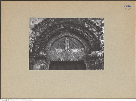 Vorderseite von ICCD [https://www.deutsche-digitale-bibliothek.de/content/lizenzen/rv-ez/] Hauptportal (thronende Madonna - Christus und die Apostel) - Archivolten und Tympanon, bh182031_recto. Foto.