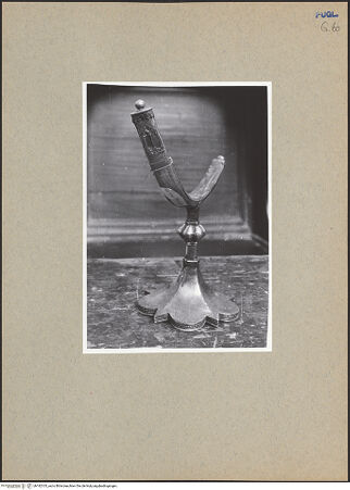 Vorderseite von ICCD [https://www.deutsche-digitale-bibliothek.de/content/lizenzen/rv-ez/] Reliquiar der Rippe des heiligen Blasius - Gesamtansicht, bh182105_recto. Foto.