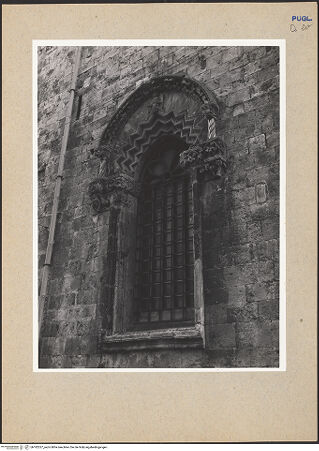 Vorderseite von ICCD [https://www.deutsche-digitale-bibliothek.de/content/lizenzen/rv-ez/] Apsisfenster - Seitenansicht, bh182327_recto. Foto.