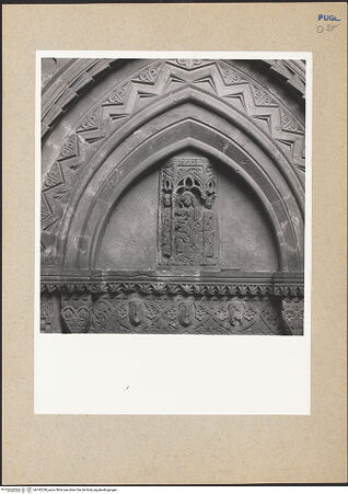 Vorderseite von ICCD [https://www.deutsche-digitale-bibliothek.de/content/lizenzen/rv-ez/] Portal (Madonna) - Tympanon, Madonna, bh182330_recto. Foto.