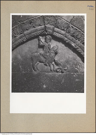 Vorderseite von ICCD [https://www.deutsche-digitale-bibliothek.de/content/lizenzen/rv-ez/] Nördliches Seitenportal (der heilige Georg) - Tympanon: der heilige Georg, bh182338_recto. Foto.