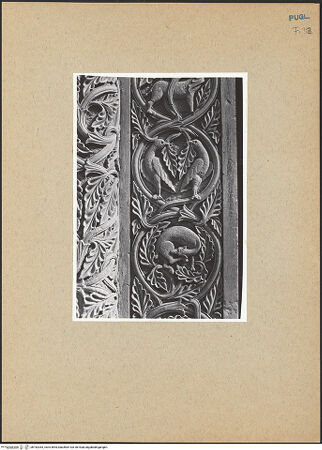 Vorderseite von ICCD [https://www.deutsche-digitale-bibliothek.de/content/lizenzen/rv-ez/] HauptportalArchivolten und Türpfosten: Tiere, Hybride Lebewesen - Detail links, bh182363_recto. Foto.