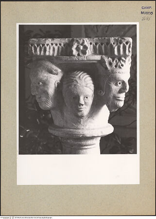 Vorderseite von Hutzel, Max [https://www.deutsche-digitale-bibliothek.de/content/lizenzen/rv-ez/] Figurenkapitell - Frontalansicht, bh184629_recto. Foto: Hutzel, Max.